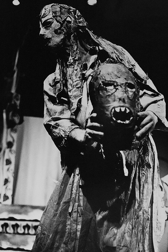 Production still for "The Bacchae". Robert Bell as Agave. Photographer: Jeff Busby