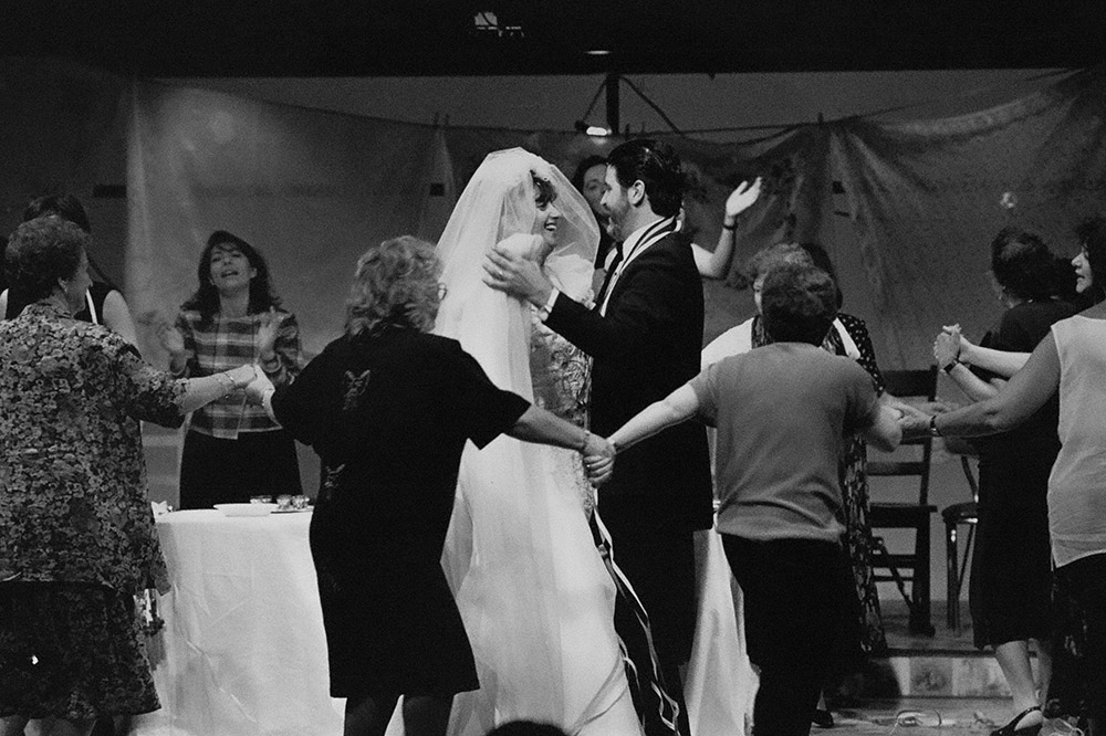 Production still for "Emma: Celebrazione!" L-R: (centre) Laura Lattuada as Emma and Robert Forza as Peter, with the La Voce della Luna Choir. Photographer: Jeff Busby