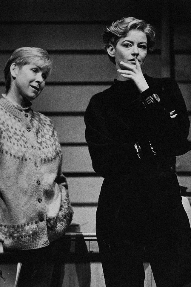 Production still for "Hotel Sorrento". L-R: Elspeth Ballantyne as Hilary, Genevieve Picot as Pippa. Photographer: Jeff Busby