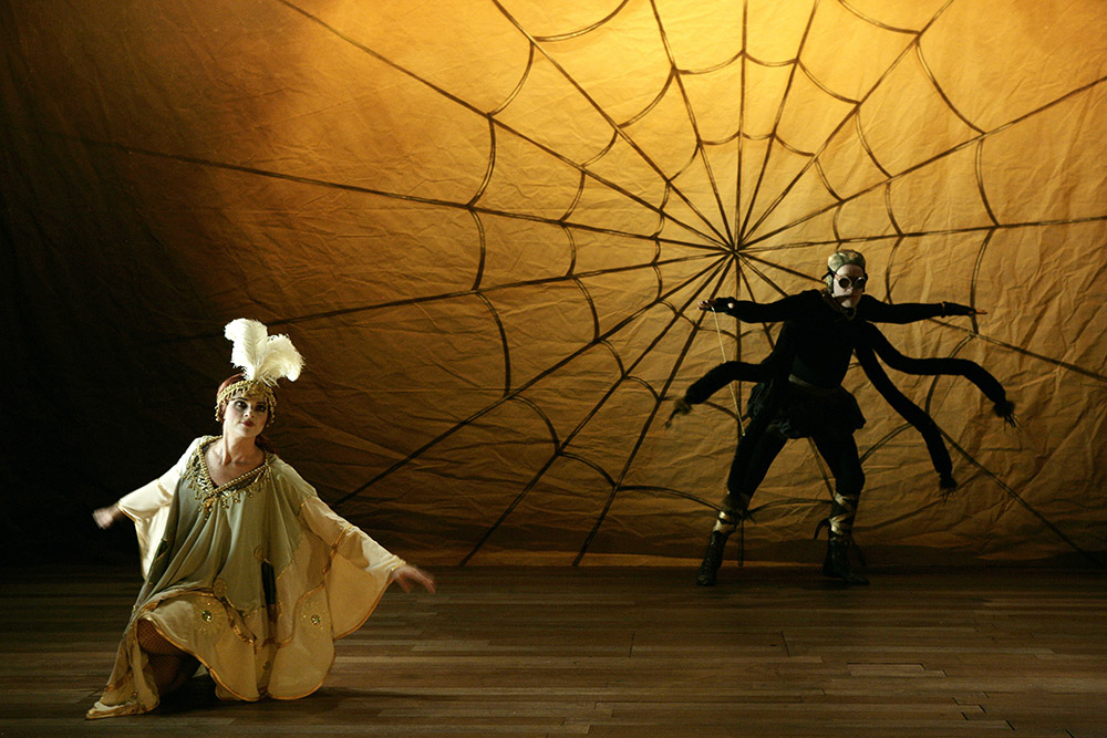 Production still for "Goodbye Vaudeville Charlie Mudd". L-R: Julia Zemiro, Matt Wilson. Photographer: Jeff Busby
