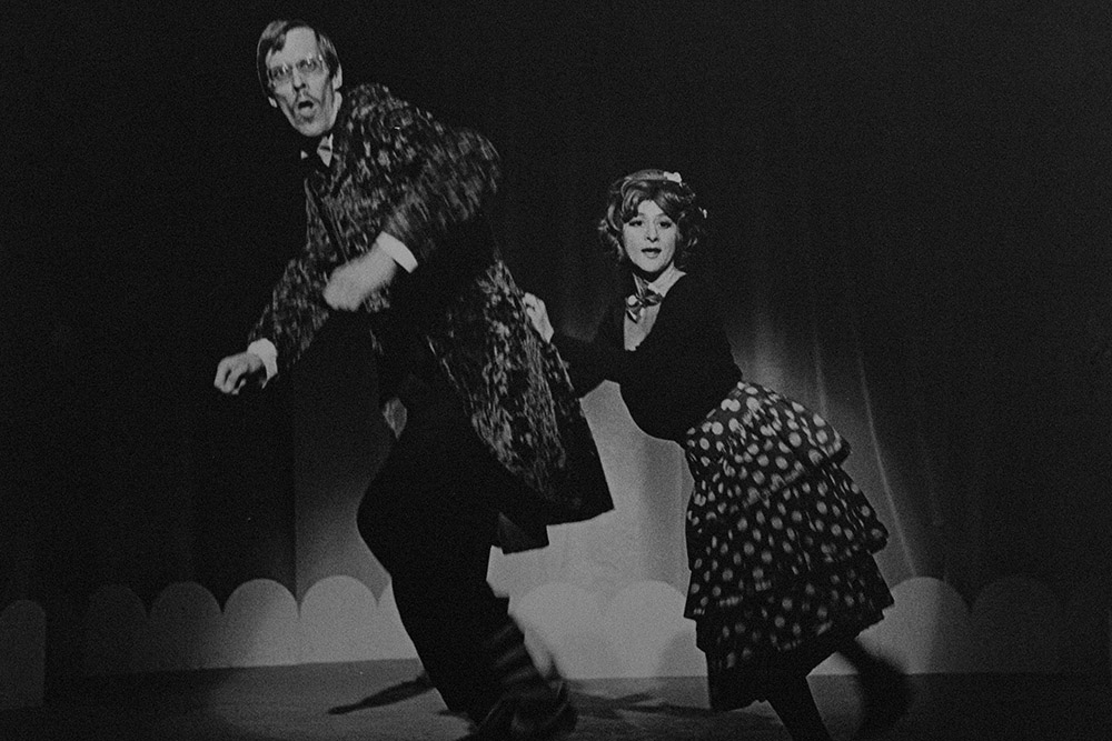 Production still for "The Ripper Show". L-R: Bruce Spence as Algernon P. Sharpe, Evelyn Krape as Edwina Sharpe. Photographer: Jeff Busby