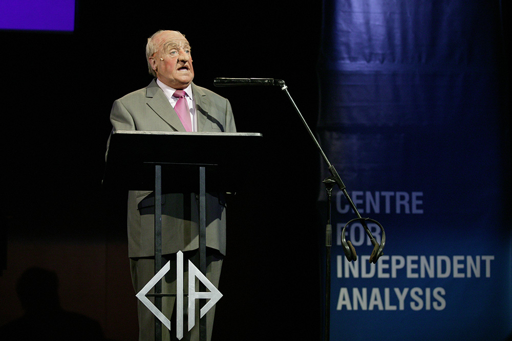 Production still for "The Big Con". Max Gillies as Alan Jones. Photographer: Lisa Tomasetti